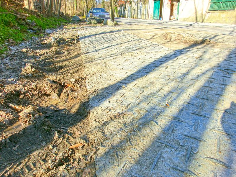 Arbeitsplattform aus Bodenschutzplatten zur Restauration einer Villa in Pullach