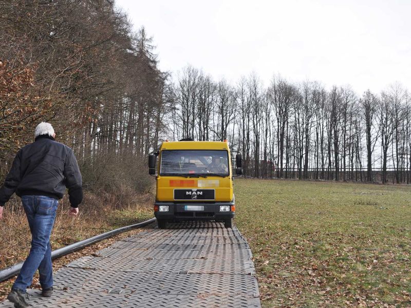Mobile Baustraße Telekom-Baustelle Esselbach im Steigerwald mit der s:tek 48 Bodenschutzplatte