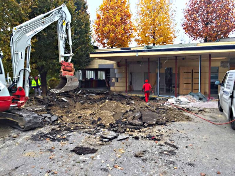 Dekorative und funktionale Umgestaltung des befahrbaren Vorplatz einer Fahrschule mit dem Kiesgitter KG30