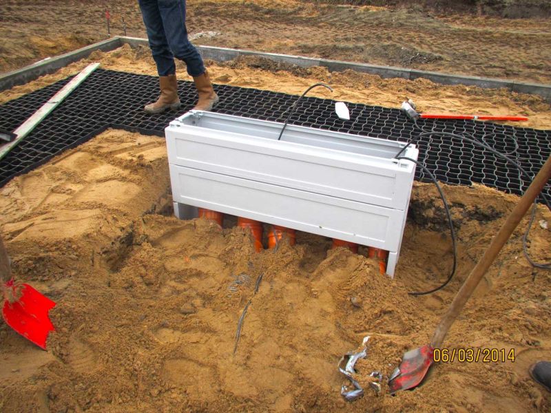 Verlegung des Bodengitter BG50 aus Kunststoff zur Bodenstabilisierung für ein Trogbauwerk