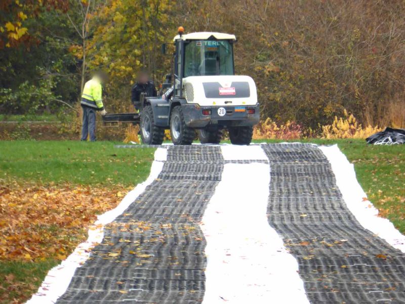 Fahrplatten als mobile Baustraße im Rohrleitungsbau in Giessen