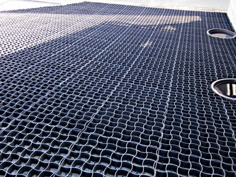 Herstellen eines unversiegelten Hof mit dem Bodengitter BG50