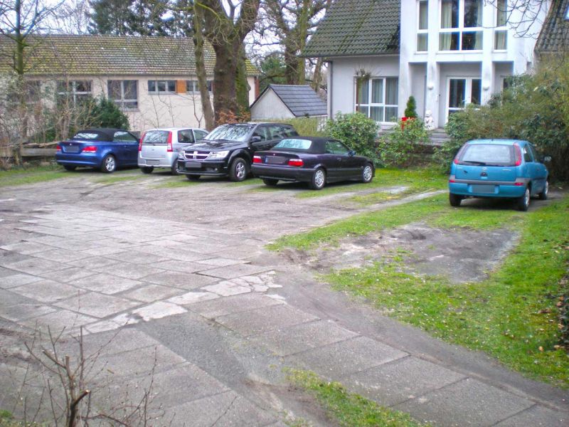 Neugestaltung eines begrünten Mieterparkplatz mit dem Bodengitter BG50