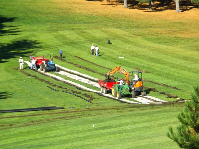 Fahrplatten für den Rohrleitungsbau / Leitungsbau auf einem Golfplatz