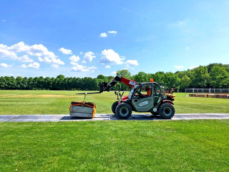 Mobile Straßen und temporäre Wege für Fußgänger & Fahrzeuge auf der Documenta in Kassel