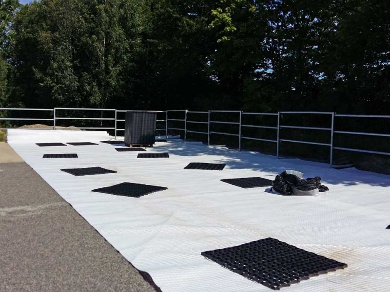 Bodengitter BG50 zur trittfesten Bodenstabilisierung im Reitplatzbau