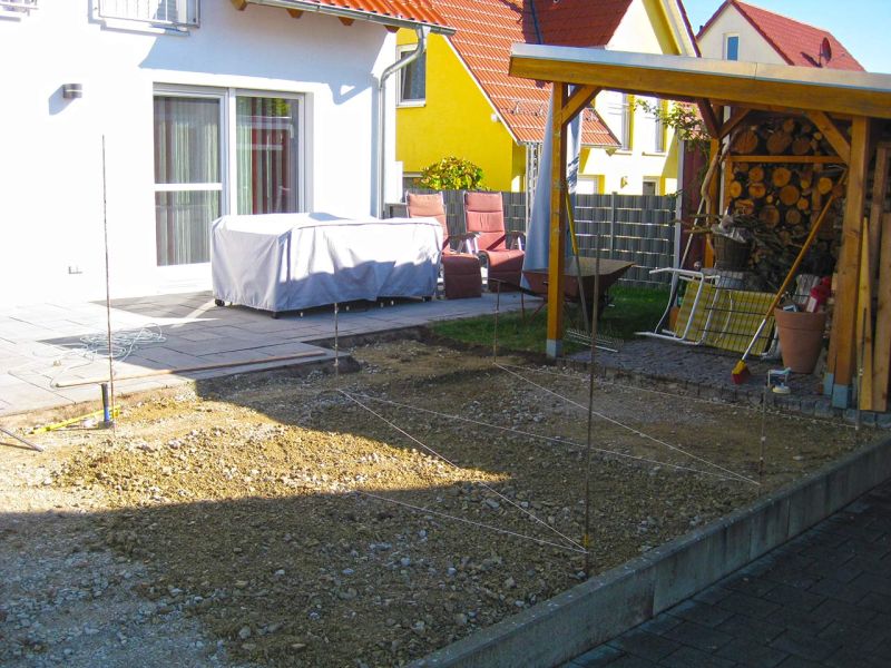 Umgestaltung einer Rasenfläche in eine befestigte und befahrbare Hof- und Gartenzufahrt mit der Kiesmatte KM30