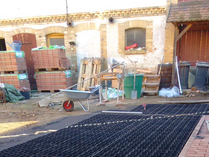 Bodenstabilisierung und Bodenbefestigung eines Hof mit dem Bodengitter BG50