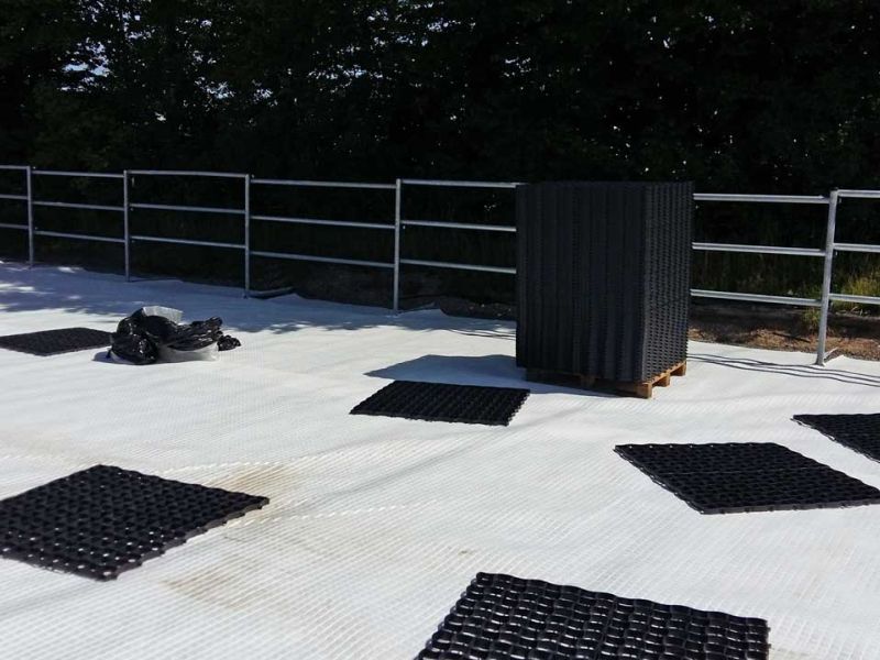 Bodengitter BG50 zur trittfesten Bodenstabilisierung im Reitplatzbau