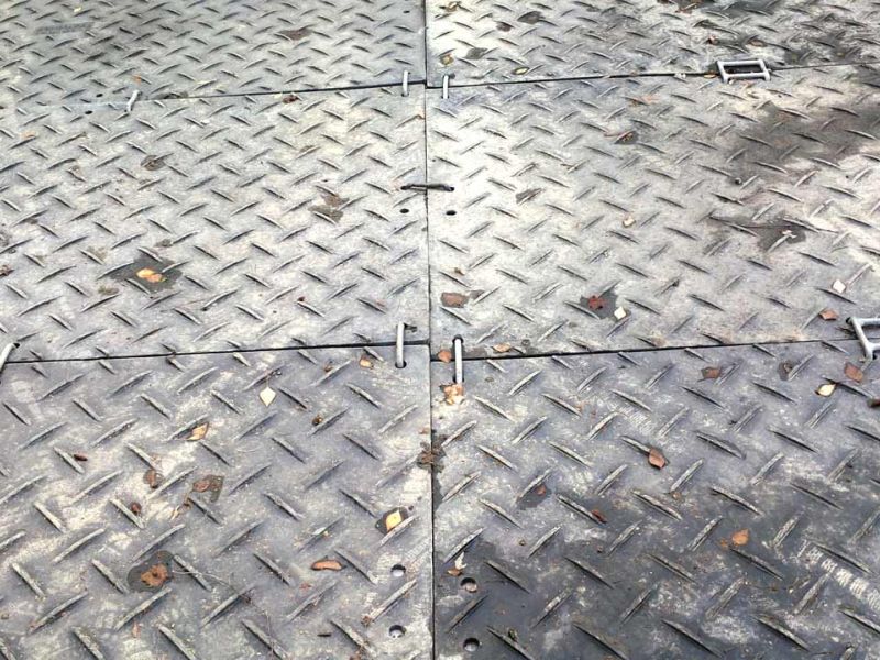 Stellflächen für Container aller Art - Mobile Bodenschutzplatten als Plattform