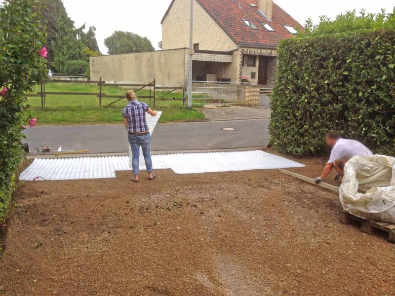 Kiesstabilisierung eines Hof und Einfahrt mit dem Kiesgitter KG30