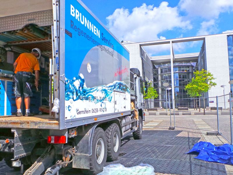 Mobile Baustraße vor dem Bundestag in Berlin