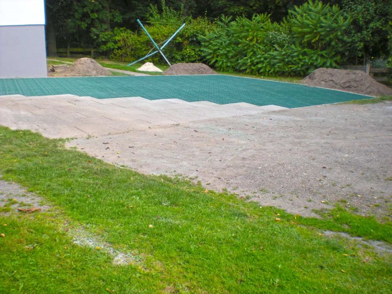 Neugestaltung eines begrünten Mieterparkplatz mit dem Bodengitter BG50