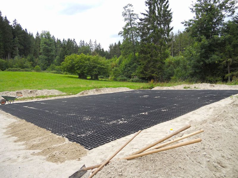 Verlegung des Bodengitter BG50 für die Herstellung eines neuen Reitplatz