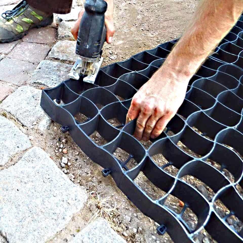 Zuschneiden des Bodengitter BG30/BG50 mit einer Stichsäge
