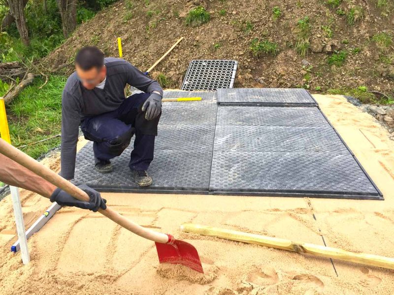 Bodenmatten statt Holzboden als isolierender Fußboden für ein Gartenhaus
