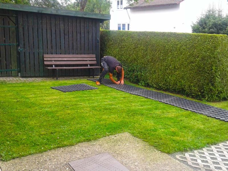 PKW-Stellplatz neu anlegen mit dem Kunststoff Rasengitterstein RGS35