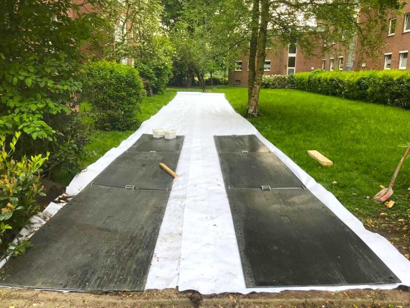 Fahrstrasse als Rasenschutz und Lastverteilung zur Baustelleneinrichtung Gebäudesanierung