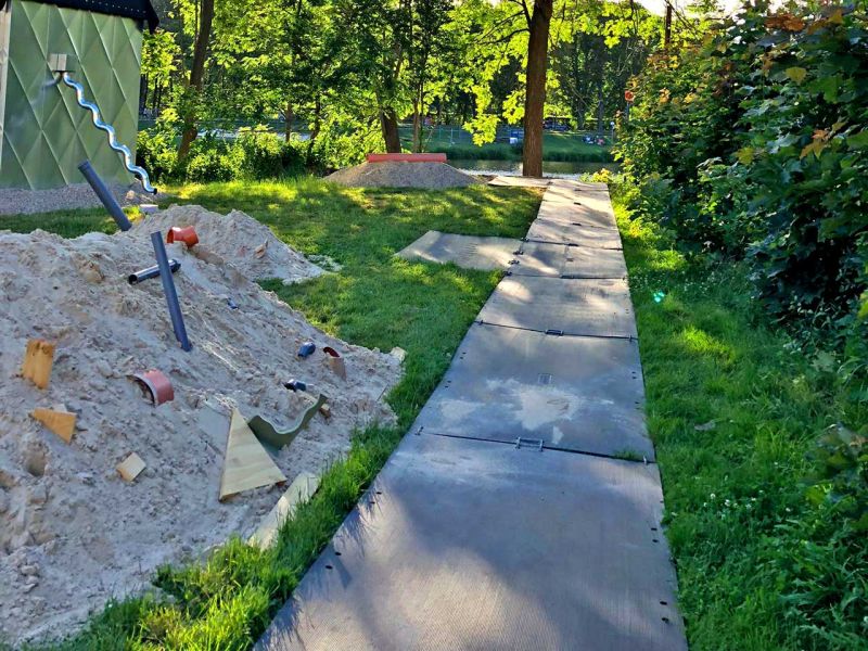 Mobile Straßen und temporäre Wege für Fußgänger & Fahrzeuge auf der Documenta in Kassel