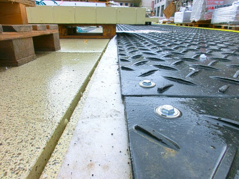 Bodenschutzplatten zum Schutz des Pflasters - Neubau in Bad Vilbel