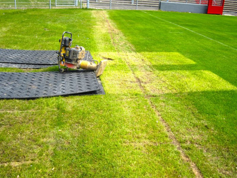 Fahrplatten zur Kampfmittelbeseitigung im Stadion in Köln