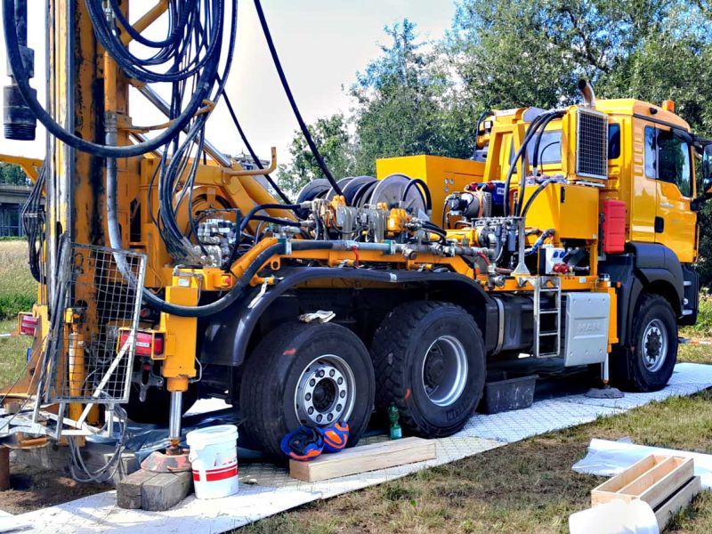 Eine bodenschonende Straße aus x:tek Fahrplatten