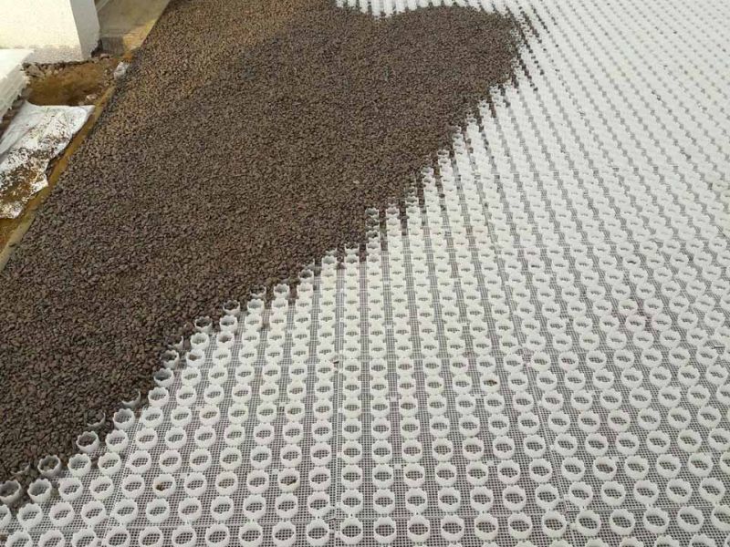 Sie möchten eine Kiesfläche als Stellplatz für ihren PKW anlegen ohne das Spurrillen durch die Befahrung entstehen? Wir empfehlen das Premium Kiesgitter KG30!