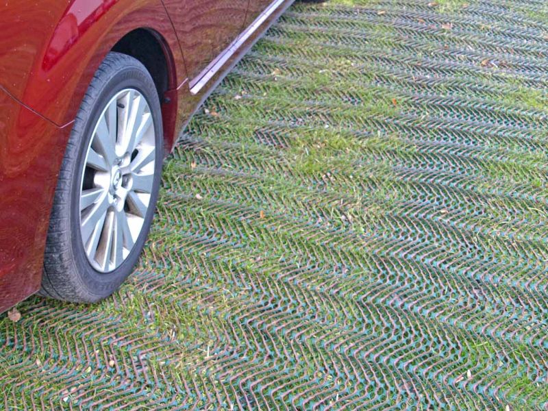 Rasenverstärkung mit dem Rasennetz RN1800 zur gelegentlichen PKW Befahrung