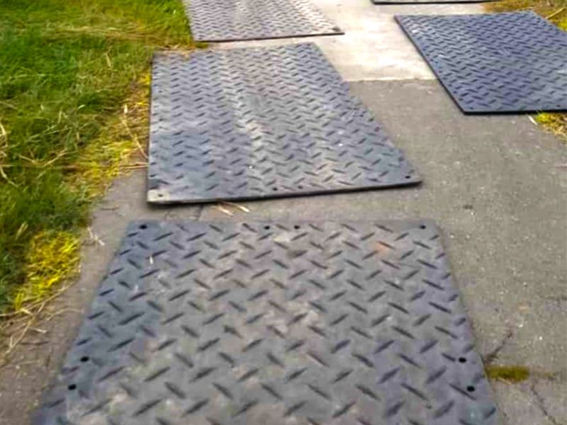 Aktiver Bodenschutz mit der s:tek 48 Hochleistungs-Bodenschutzplatte auf der Hallig Oland