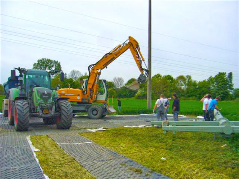 Mobile Baustraße für einen Freileitungsbau in Ulm