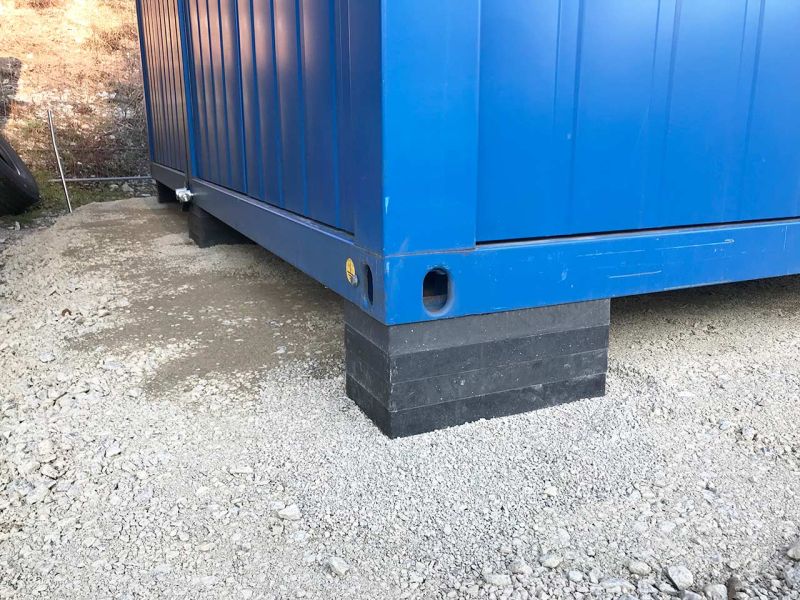Unterlegplatten für Bürocontainer zum nivellieren und ausgleichen unterschiedlicher Höhen