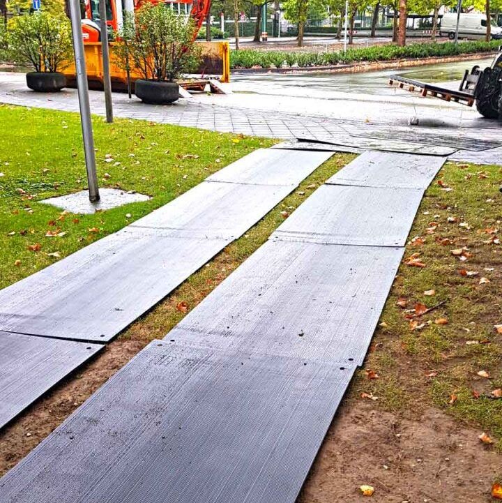 v;tek Fahrplatten als temporäe Zuwegung und Fahrspur