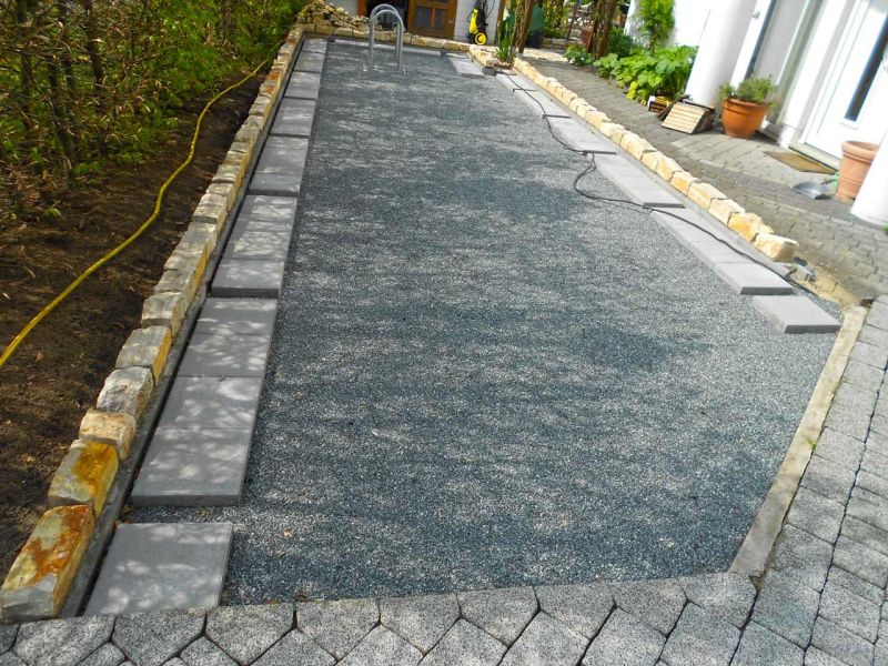 Anlegen einer stabilisierten Hof und PKW Stellfläche mit den Kieswaben KW50