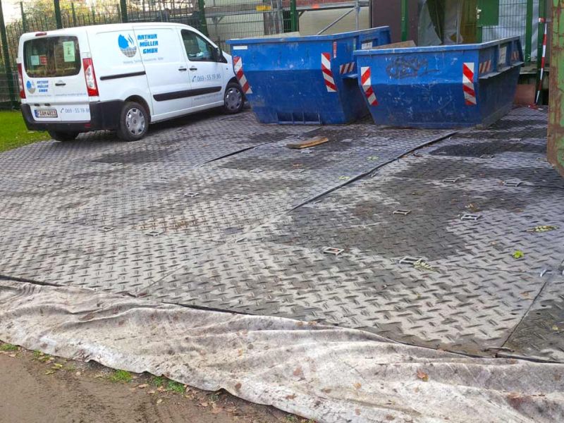 Stellflächen für Container aller Art - Mobile Bodenschutzplatten als Plattform