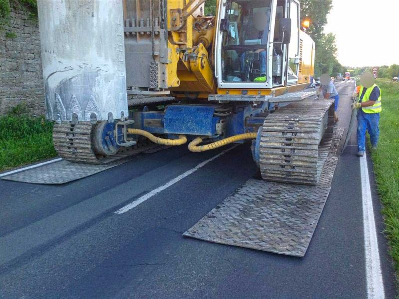 Mobile Fahrstrasse Bohrgeraet Tiefbau 01 referenz