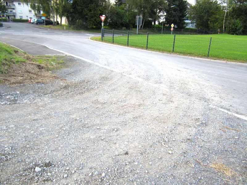 Baustraße zur Lastverteilung eines Schwertransport mit Horizontal-Bohrgerät