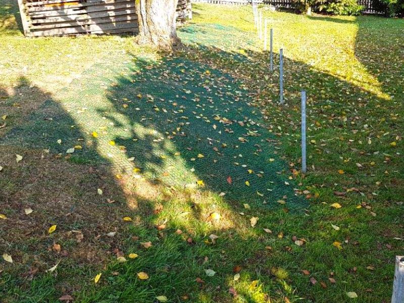 Rasennetz als Traktionshilfe für Mähroboter und Robomower in schwierigem Gelände mit Gefälle, Steigung und Neigung