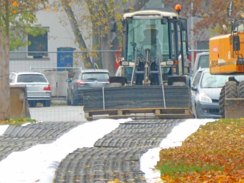 Fahrplatten als mobile Baustraße im Rohrleitungsbau in Giessen