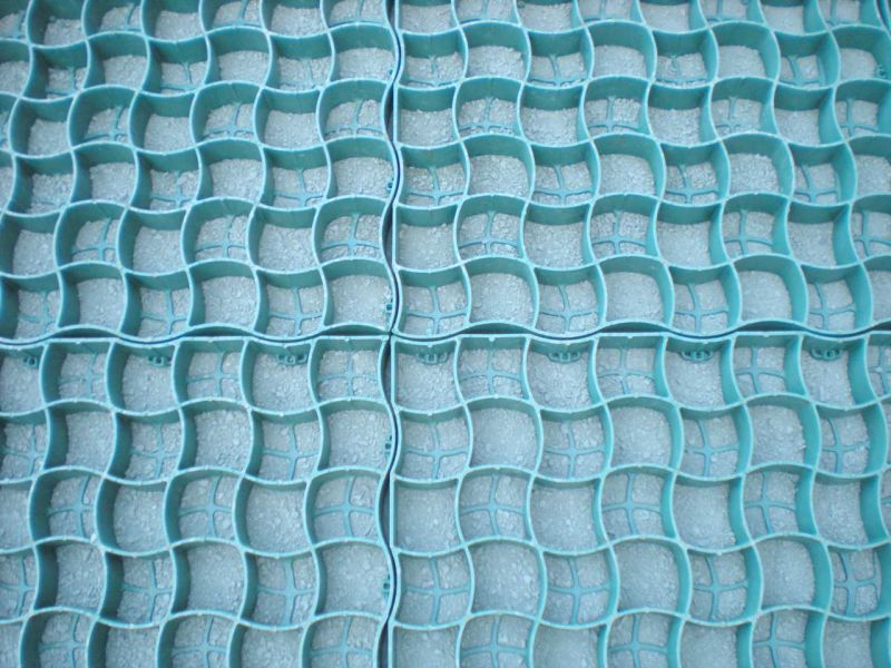 Neugestaltung eines begrünten Mieterparkplatz mit dem Bodengitter BG50