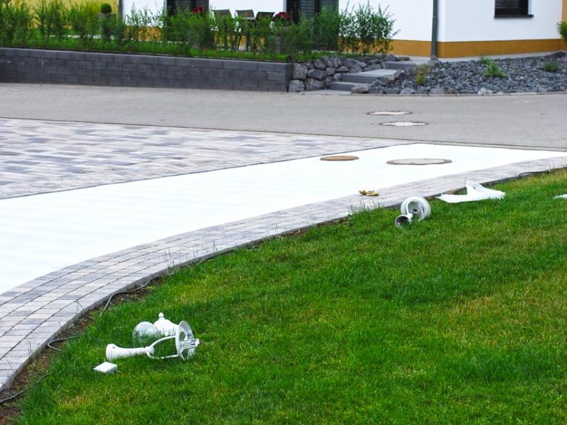 Schöne & befahrbare Kies-Einfahrt anstelle von Pflastersteinen mit den Kieswaben KW30 einfach, schnell und kostengünstig selbst anlegen.