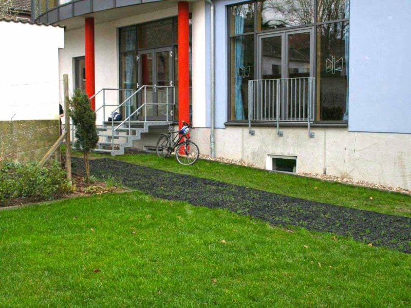 Rasengitter RG24 aus Kunststoff - Einfach verlegen und sofort befahren