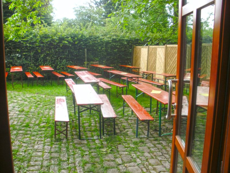 Dauerhafte Rasenverstärkung eines Pfarrgarten für Feste und Feierlichkeiten