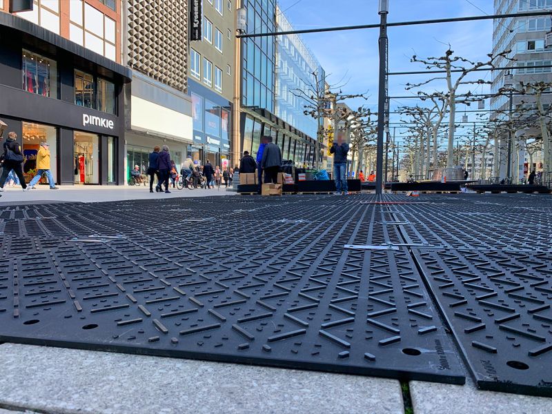 Fläche aus x:tek46 Bodenschutzplatten