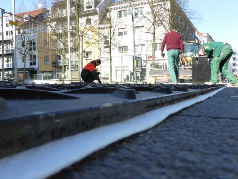 Mobile Baustraße als Pflasterschutz in der Fußgängerzone in Gießen