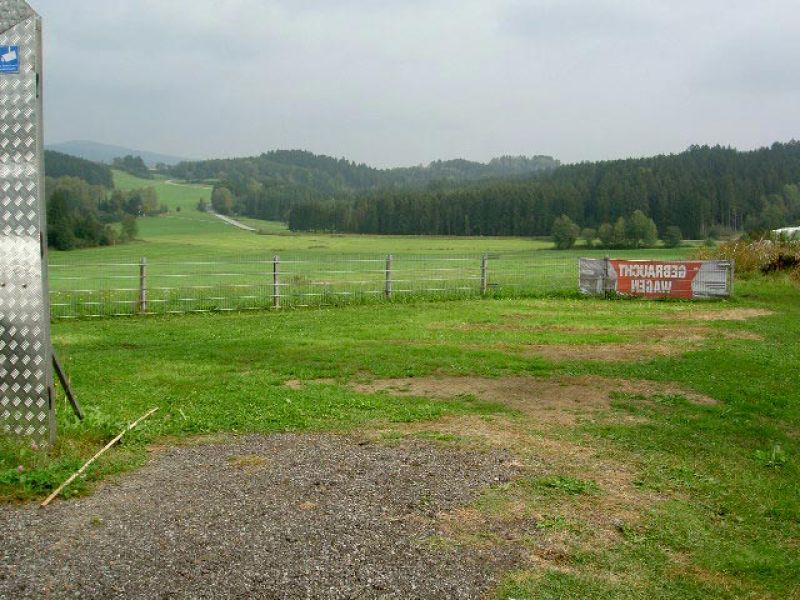 Rasennetz RN zur Rasenverstärkung der Ausstellungsfläche eines Autohauses