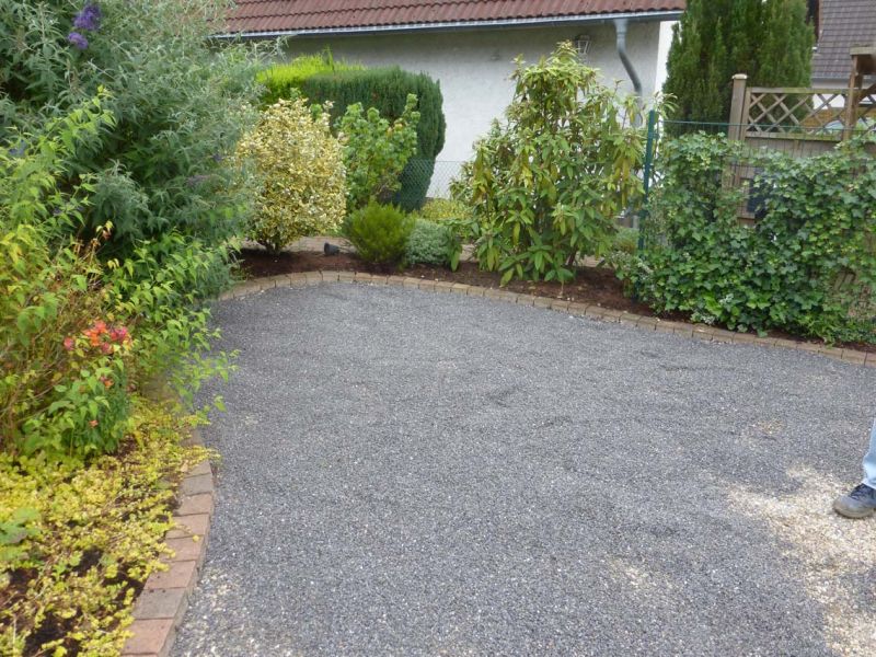 Herstellung eines PKW Stellplatz auf einer schon angelegten Kiesfläche mit dem Kiesgitter KG30