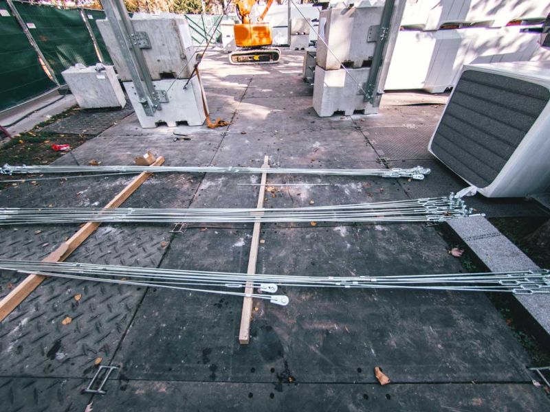 Lastverteilende Bodenschutzplatten als tragfähiger Unterboden zur Errichtung einer temporär genutzten Stahlhalle als Eventzelt