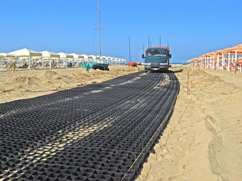 Bodengitter BG50 zur Herstellung eines befestigten Weg für Fahrzeuge und Anhänger auf Sand