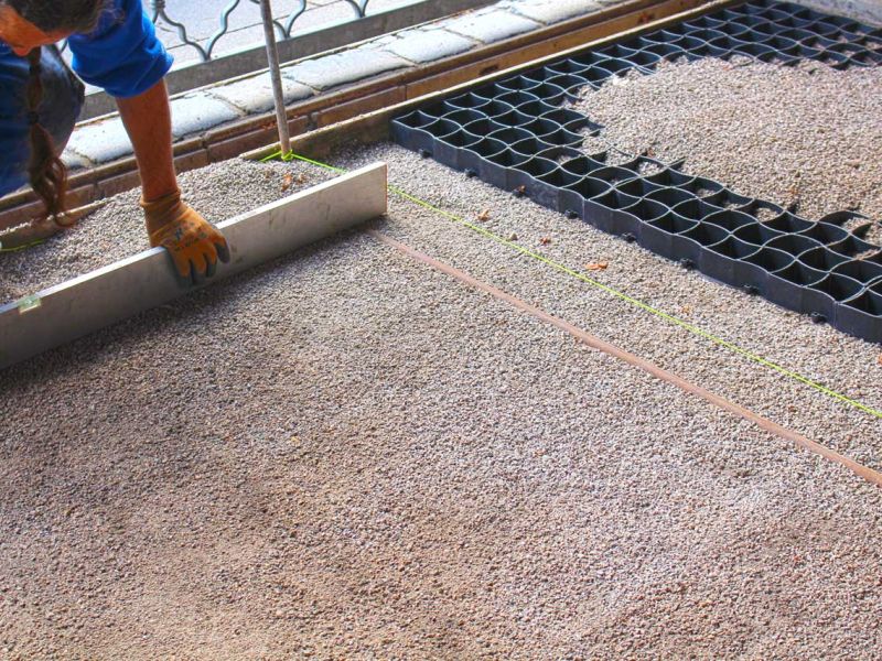 Herstellung eines Steinteppich im Carport mit dem Bodengitter BG50