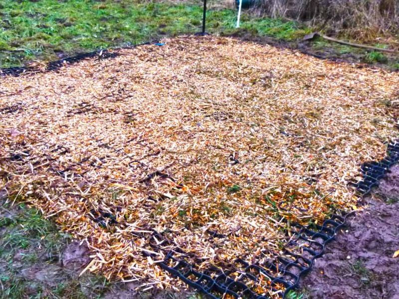 Befestigung des Boden in einem Weidezelt für Pferde mit dem Bodengitter BG30